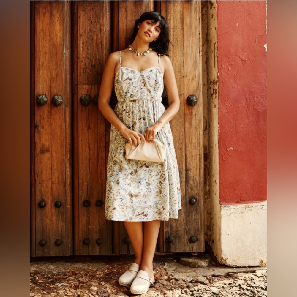 Sleeveless Midi Dress with Sweetheart Neckline